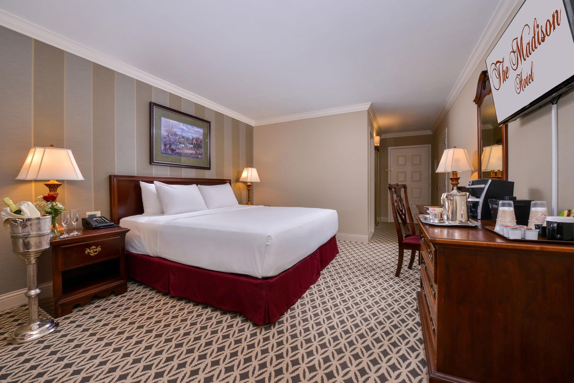 The Madison Hotel Мористаун Екстериор снимка